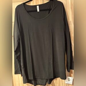 Solid Black LuLaRoe Lynnae Long Sleeved Shirt - NWT